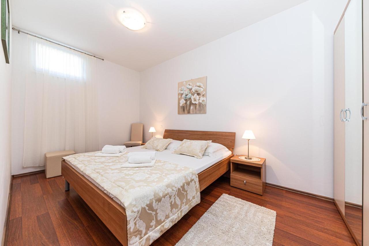 Rajcic Apartments Rogoznica  Bagian luar foto