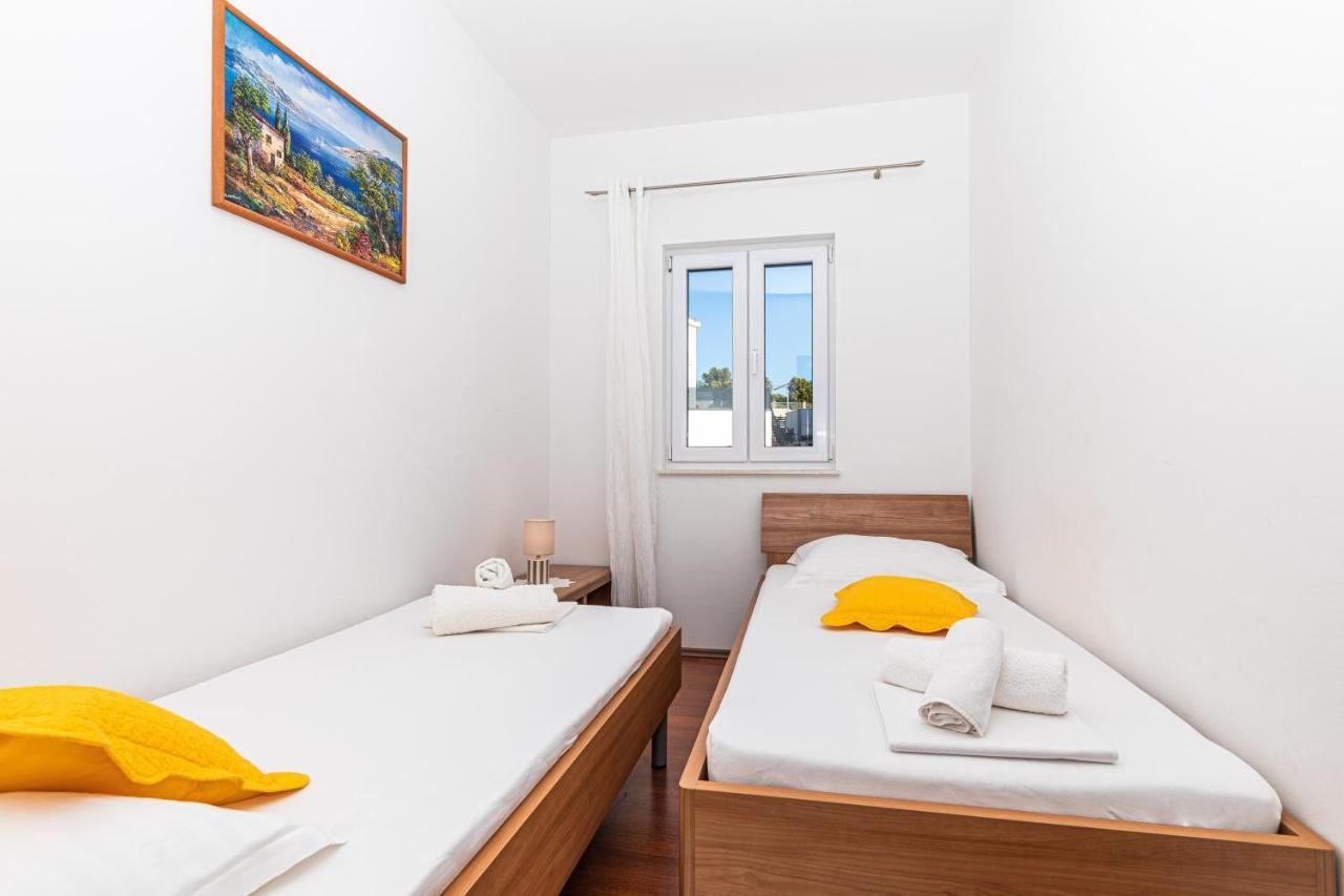 Rajcic Apartments Rogoznica  Bagian luar foto