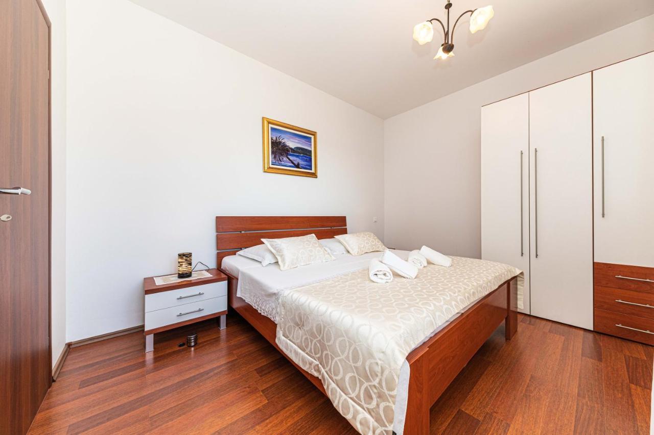 Rajcic Apartments Rogoznica  Bagian luar foto